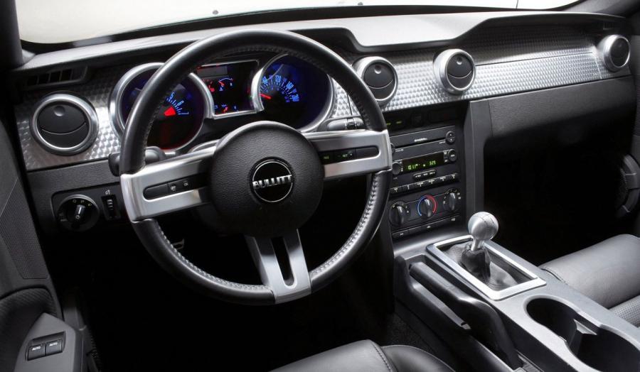 Торпедо Ford Mustang Bullitt 2008 года  (фото 10 из 84)